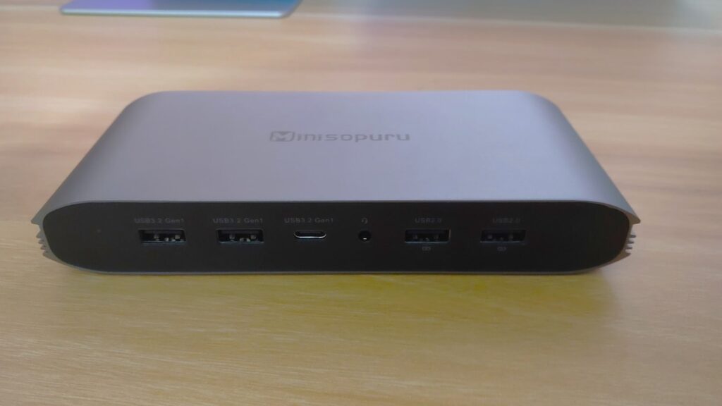 Front side ports USB Type C dock min